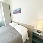 Easyrooms One בית הארחה