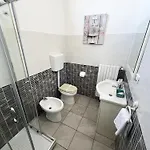 Easyrooms One בית הארחה 3*