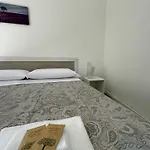 Easyrooms One Гостевой дом Парма