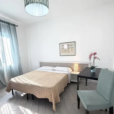 Easyrooms One Affittacamere 3*